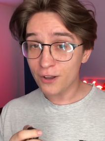 "Twoje 5 Minut 3" pod lupą Sheo. Wskazał swojego red flaga