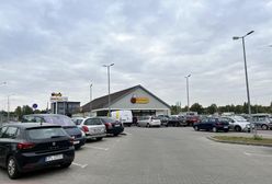 Nowy system na parkingach Biedronki. Sieć wyjaśnia, na czym polega