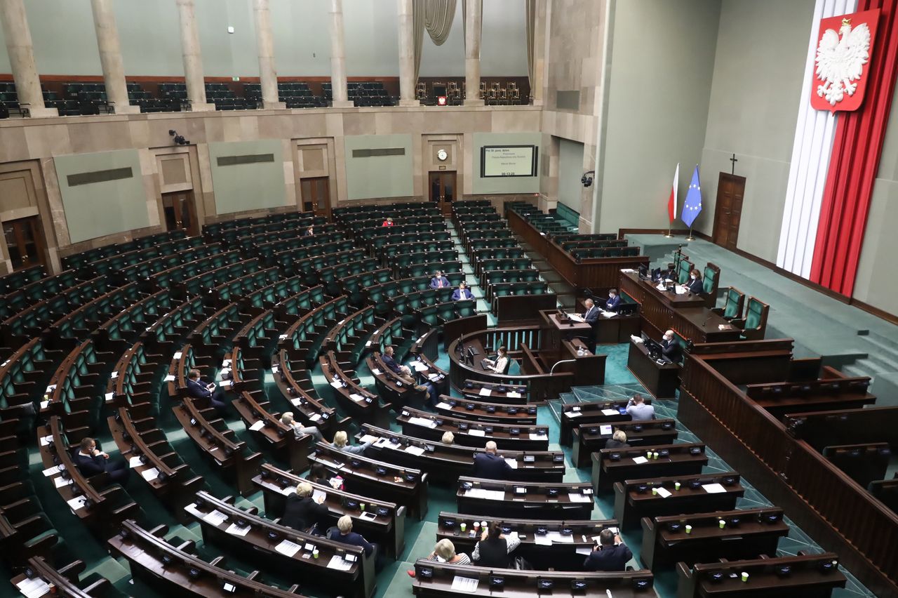 Podwyżki dla polityków. Sejm przyjął poprawki Senatu