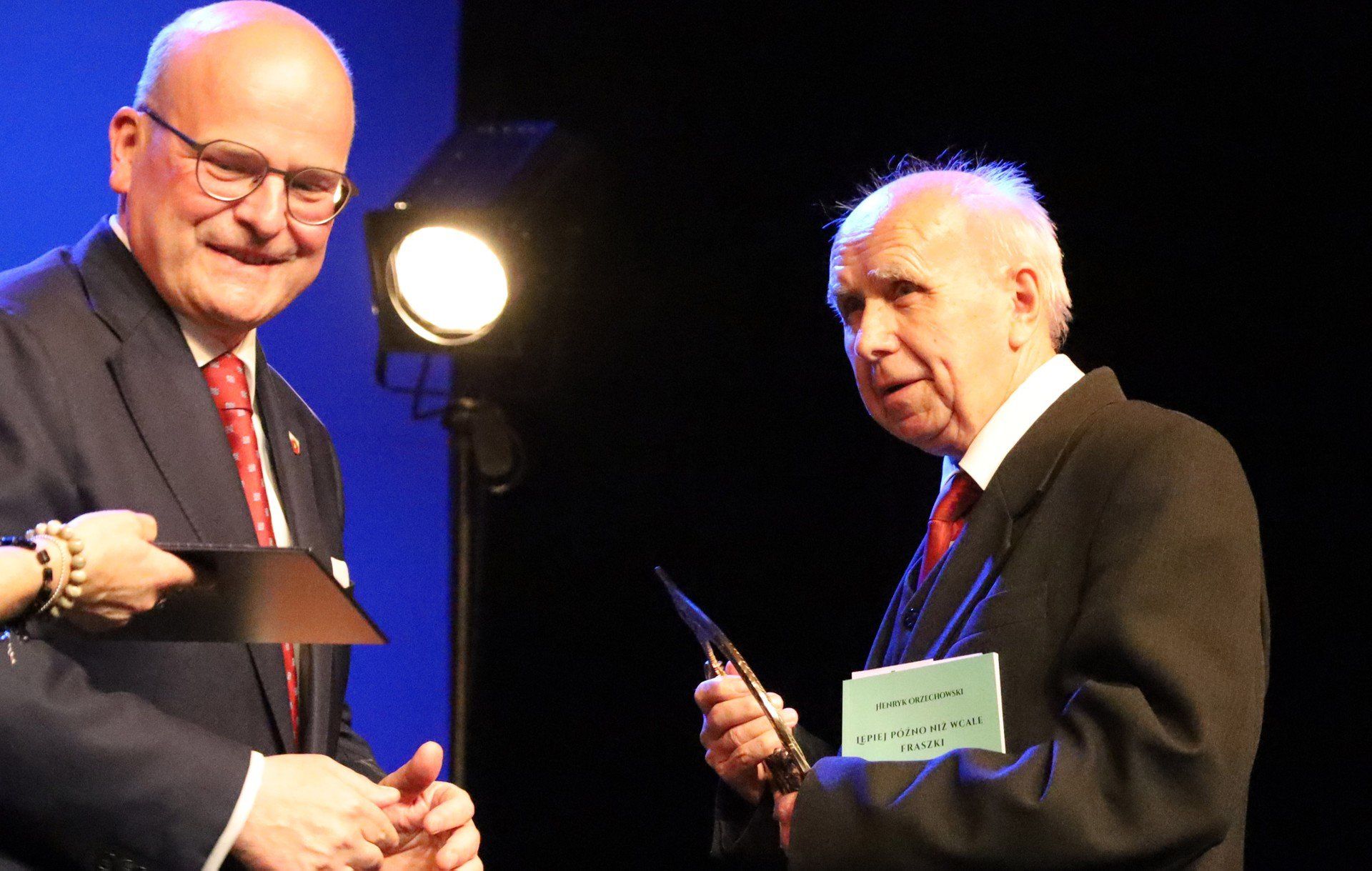 Gala Grudziądzkiego Flisaka odbyła się w CK Teatr. Na zdjęciu z prawej: Henryk Orzechowski. Od lewej: Maciej Glamowski, prezydent Grudziądza