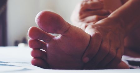 "Choroba arystokratów". Pierwszy objaw pojawia się na stopach