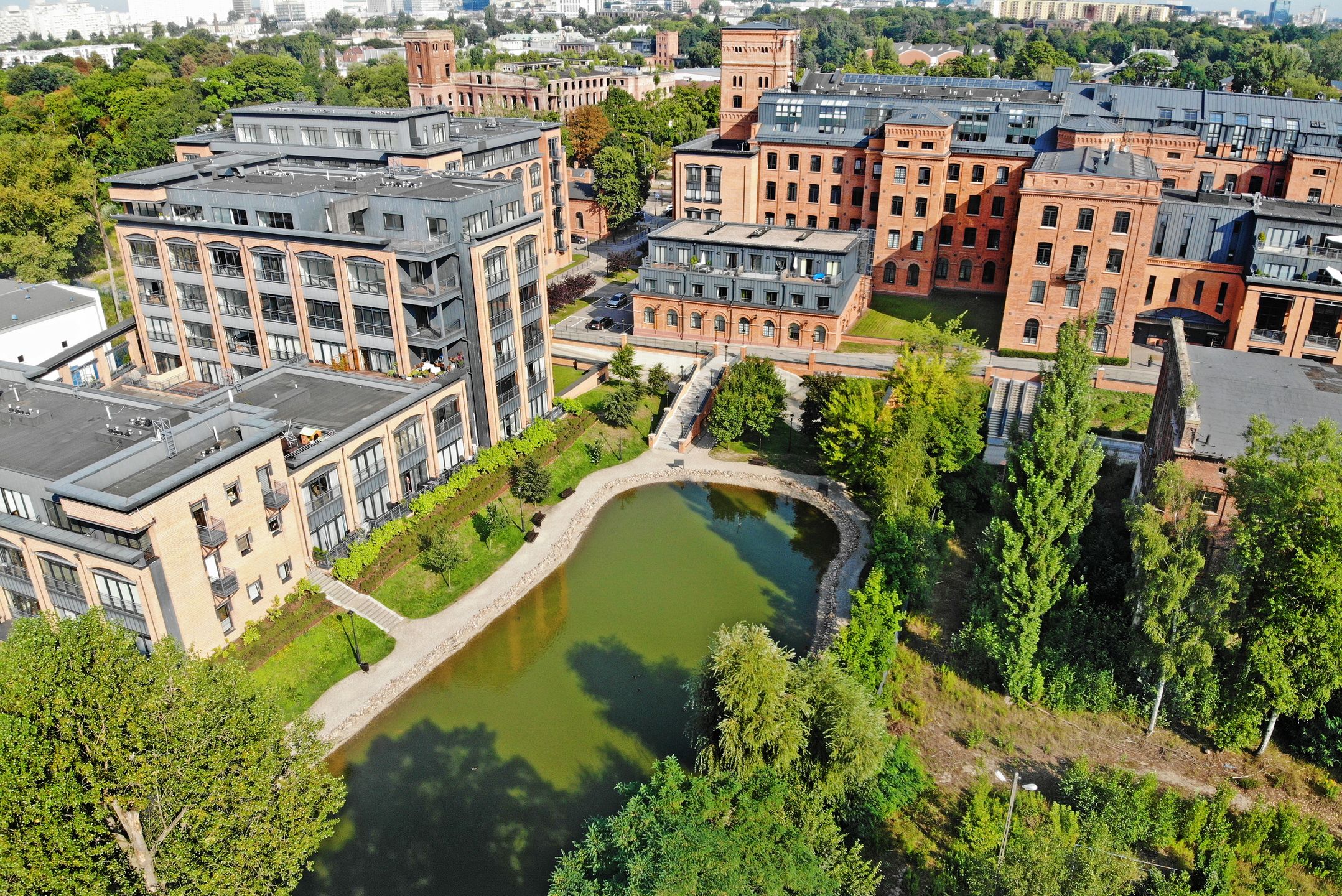 Księży Młyn to częste miejsce spotkań młodych ludzi