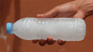 Domowy sposób na upał bez klimatyzacji. Wystarczy plastikowa butelka