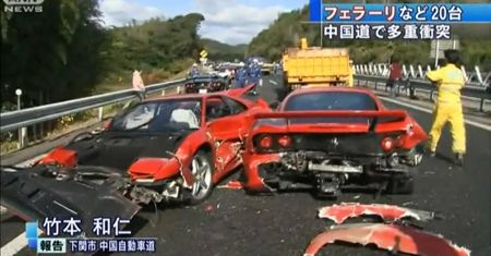 Wypadek w Japonii - ucierpiało 8 Ferrari, 3 Mercedesy, 1 Lamborghini [wideo]