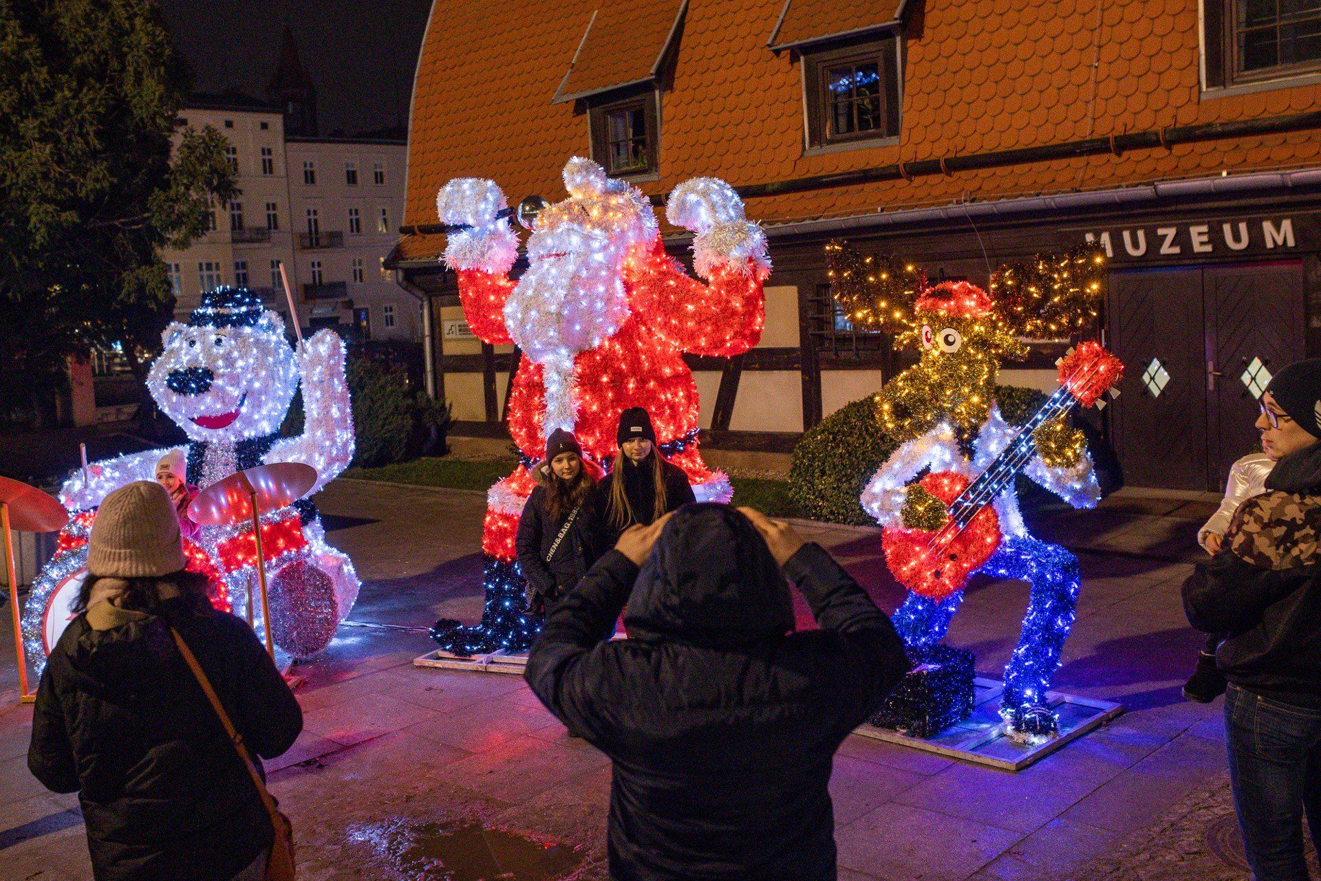 Spotkanie ze świętym Mikołajem i reniferem Rudolfem, animacje dla najmłodszych i wiele innych atrakcji - w sobotę (6 grudnia) na Bydgoskim Jarmarku Świątecznym odbyły się mikołajki. Było gwarno i radośnie.