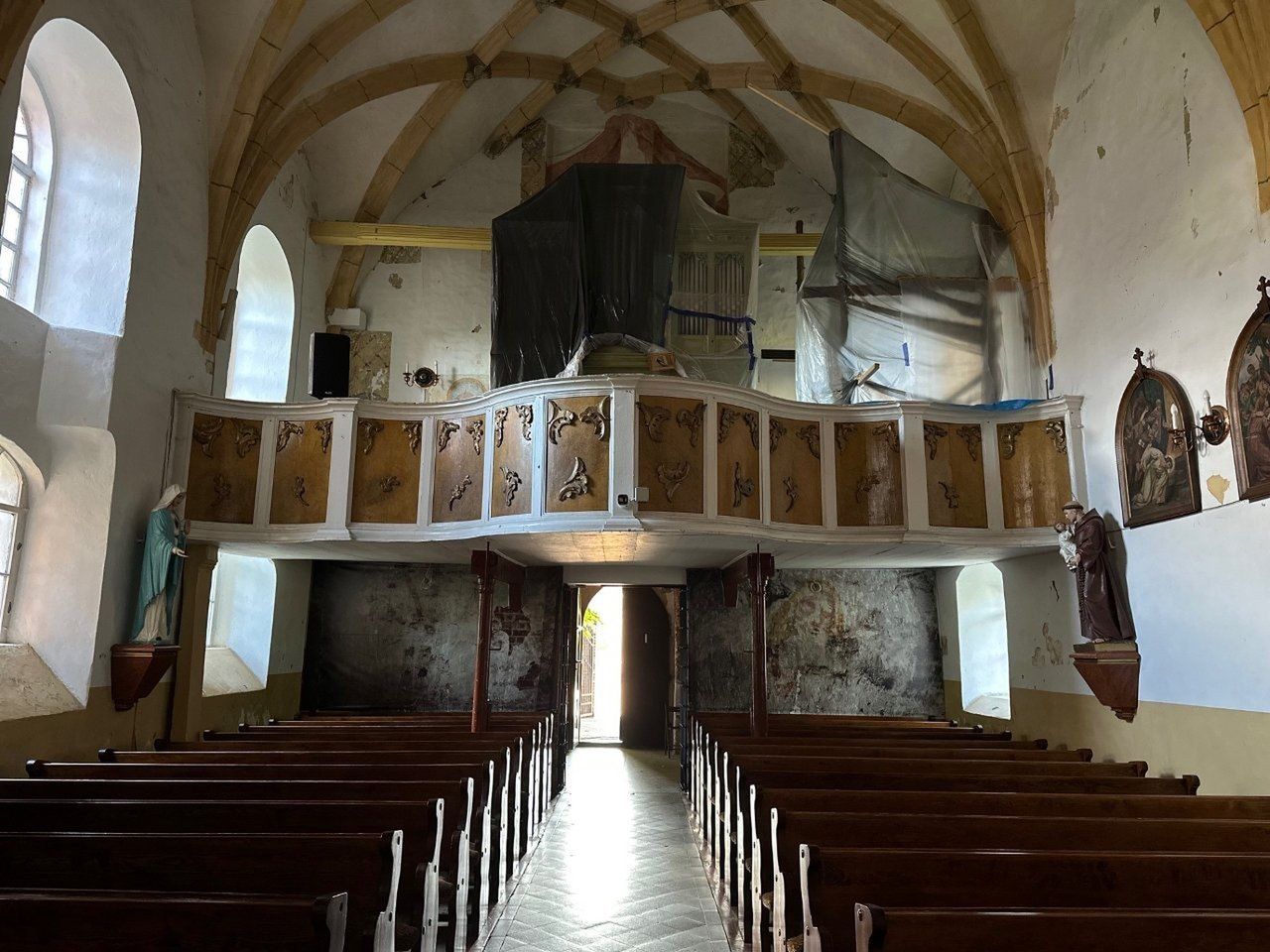 Jaczów: Ktoś okradł kościół. Zniknął sprzęt nagłaśniający i liturgiczny kielich