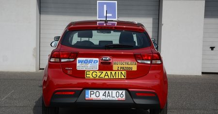 Prawo jazdy z kodem 78 to łatwiejsza opcja. Obecnie ma coraz więcej sensu
