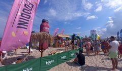 Żabka sponsoruje "Projekt Plaża" w TVN i promuje się nad morzem