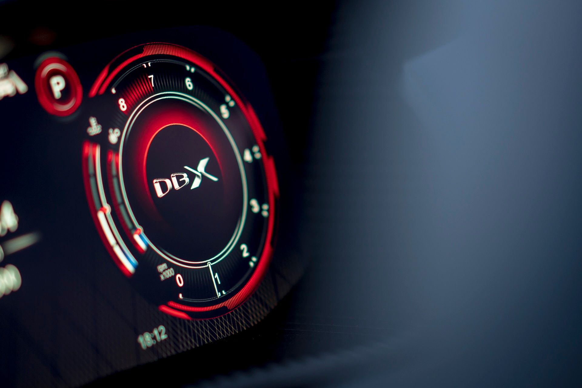 Aston Martin DBX707 (2022)