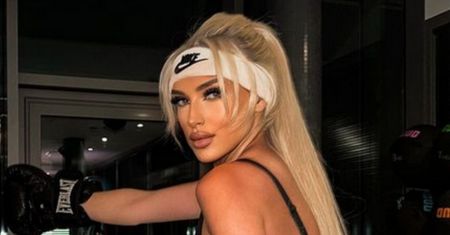 Przyodziana w STRINGI Caroline Derpienski wylewa siódme poty na siłowni. Fani komplementują: "IKONA" (FOTO)