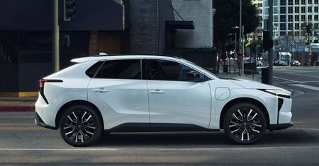 Już nie bZ4X, lecz bZ. Toyota upraszcza nazwę i odświeża swojego elektryka