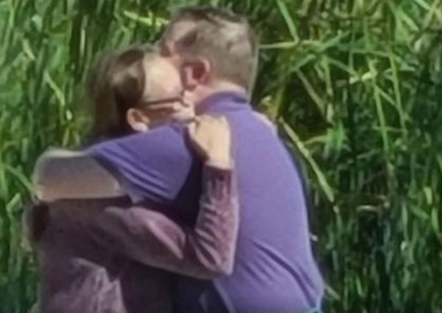 Matka z synem spotkali się po 45-latach i padli sobie w objęcia