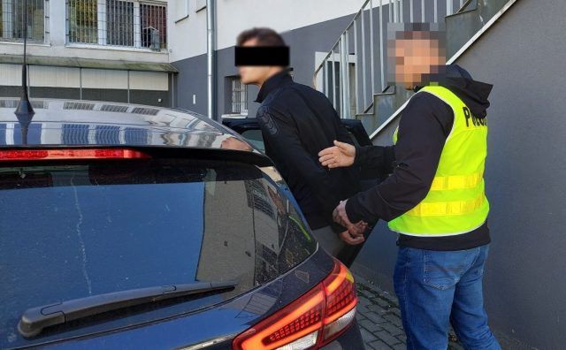 Policjanci zabezpieczyli narkotyki, zatrzymali 19-latka (zdjęcia)