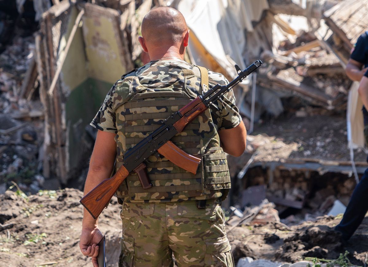 Ukraina gromadzi liczące milion żołnierzy siły, wyposażone w zachodnią broń, aby odzyskać okupowane przez Rosję tereny na południu kraju  (jm) PAP/Mykola Kalyeniak