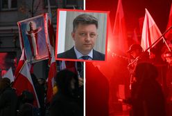 Dworczyk szedł w marszu. "Odmawiali koronkę"