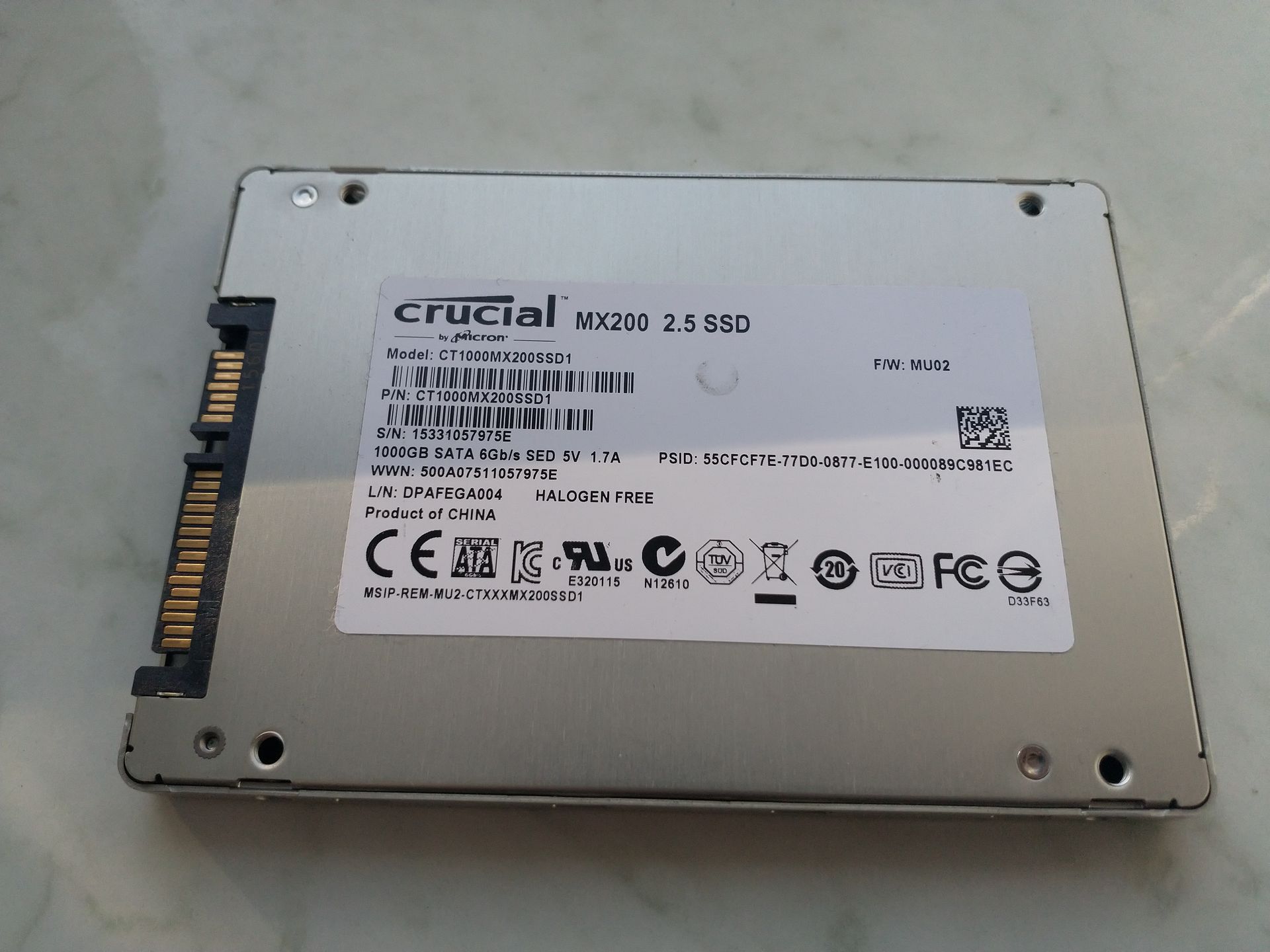 Crucial MX200.
