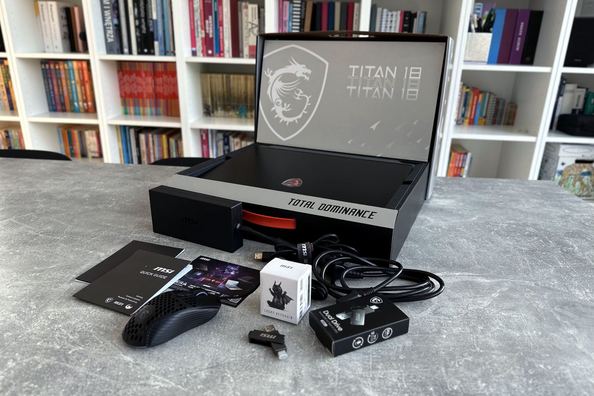 MSI Titan 18 HX A14V - zawartość zestawu