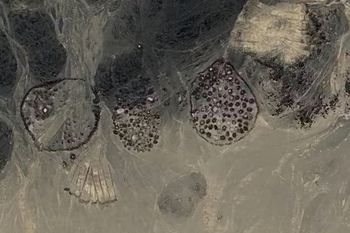 260 grobowców na pustyni. Dojrzeli w sieci. Pomogło m.in. Google Earth