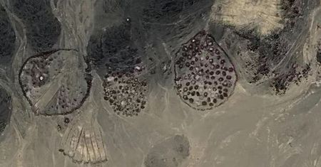 260 grobowców na pustyni. Dojrzeli w sieci. Pomogło m.in. Google Earth