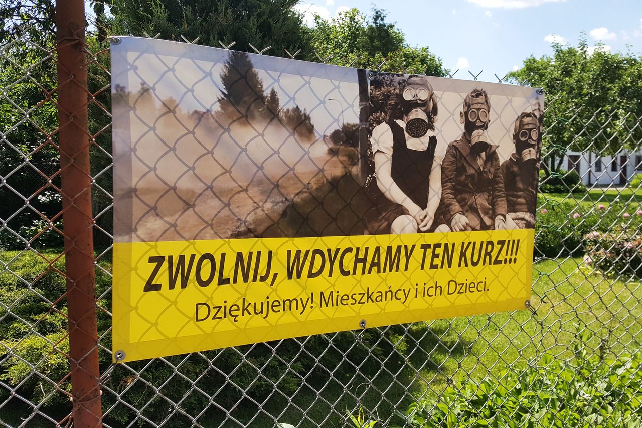 Można budować świadomość kierowców takimi plakatami. Myślę, że warto.