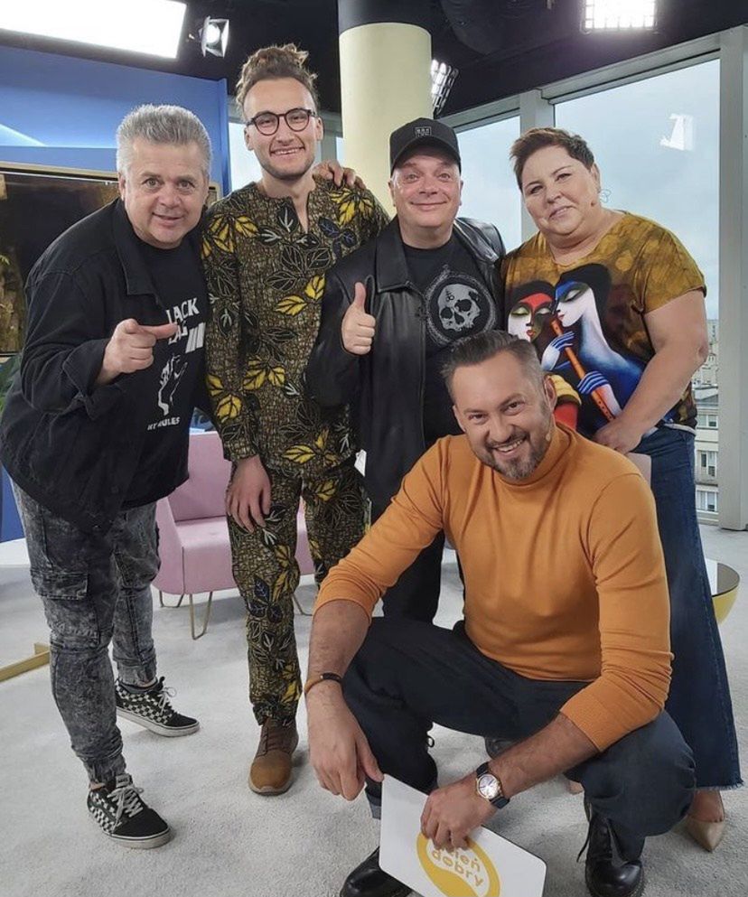 Blogerzy podróżniczy UDERZAJĄ w Big Cyc zarzucając zespołowi neokolonializm