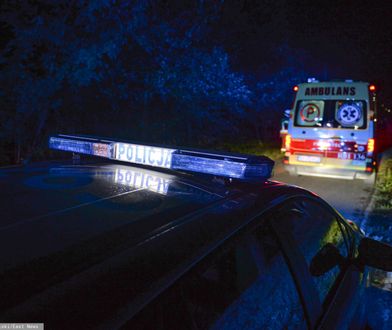 Auto wypadło z drogi i dachowało. Pięciu młodych mężczyzn w szpitalu