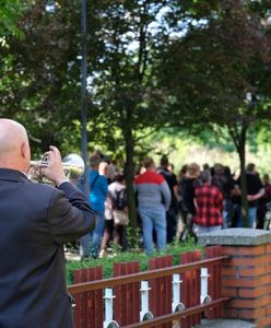 Pogrzeb Basi, która zginęła w Katowicach. Rozpacz i łzy rodziny, żegnającej 19-latkę