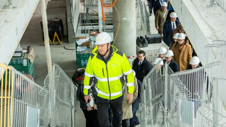 W spacerze po placu budowy przy Operze Nova uczestniczyli goście XVIII Kujawsko-Pomorskiego Forum Samorządowego.