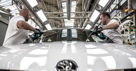 Škoda wznawia produkcję. Musi sobie radzić bez obcokrajowców