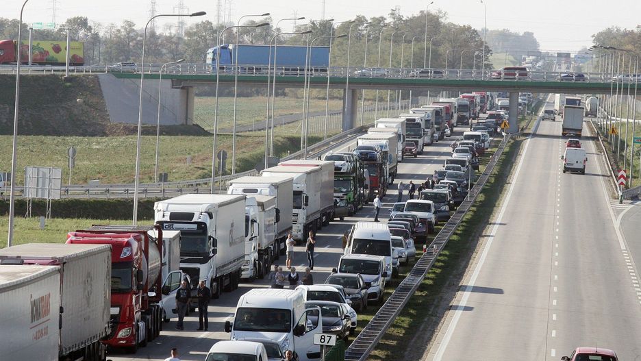 Jezdnia na A4 w stronę Zgorzelca została zablokowana. Zdjęcie ilustracyjne.