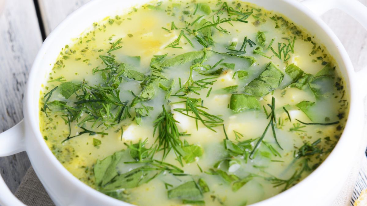 Zupa szczawiowa z młodymi ziemniakami