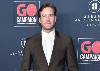 Armie Hammer bez fortuny po ojcu. "Nie jestem ustawiony do końca życia"