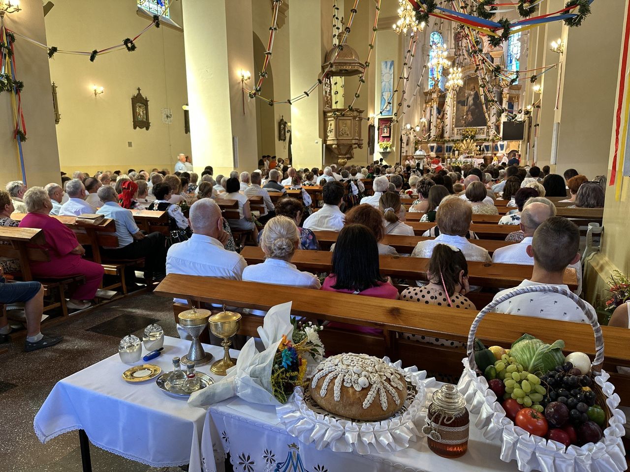 Lubochnia: Święto plonów. Fantazyjne wianki, piękny korowód, procesja i odpust