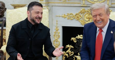 Symboliczny gest Zełenskiego. Taki prezent dał Trumpowi