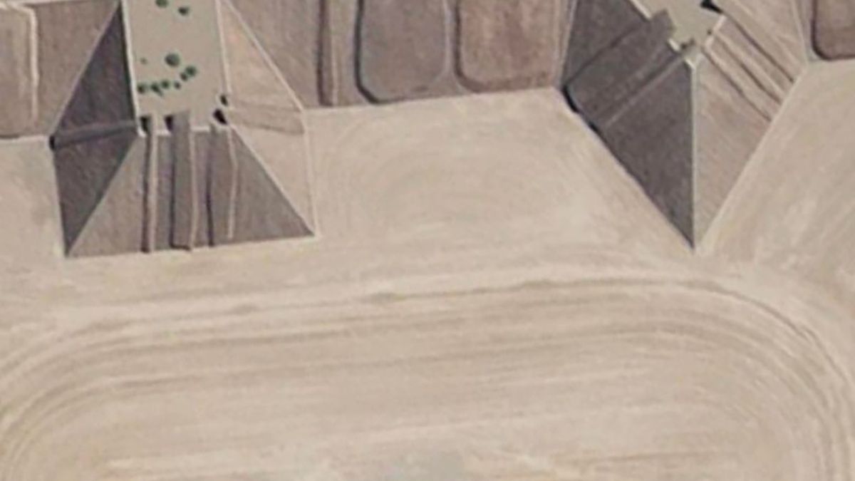 Internauta podzielił się zdjęciami tajemniczego obiektu na środku pustyni