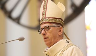 Abp Skworc w Piekarach ostro o łamaniu zakazu handlu w niedziele. "To nie są siewcy pokoju". Krytykuje Kaufland