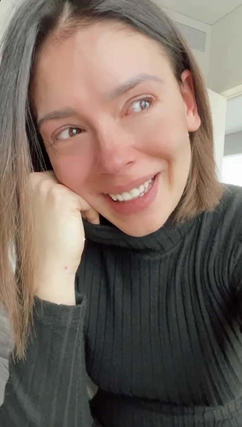 Klaudia Halejcio pokazuje, jak płacze ze szczęścia