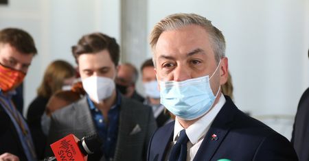 Biedroń odpowiada na zarzuty KO. Mówi o "układaniu się z PiS"