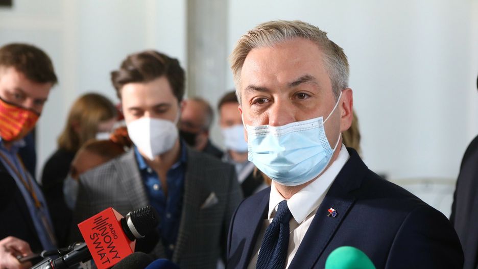 Biedroń opowiada na zarzuty KO. Mówi o "układaniu się z PiS"