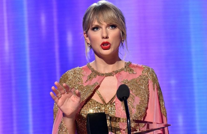Taylor Swift odpowiada na żart o swoich związkach w serialu Netfliksa