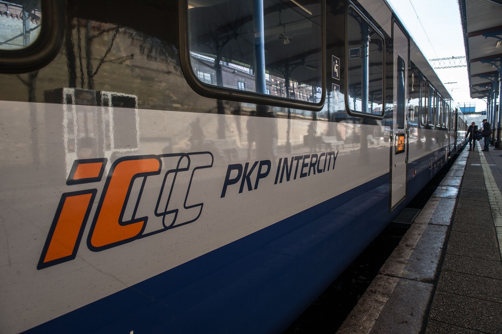 Nowe rozwiązanie w PKP Intercity. Bilet na pociąg i komunikację miejską