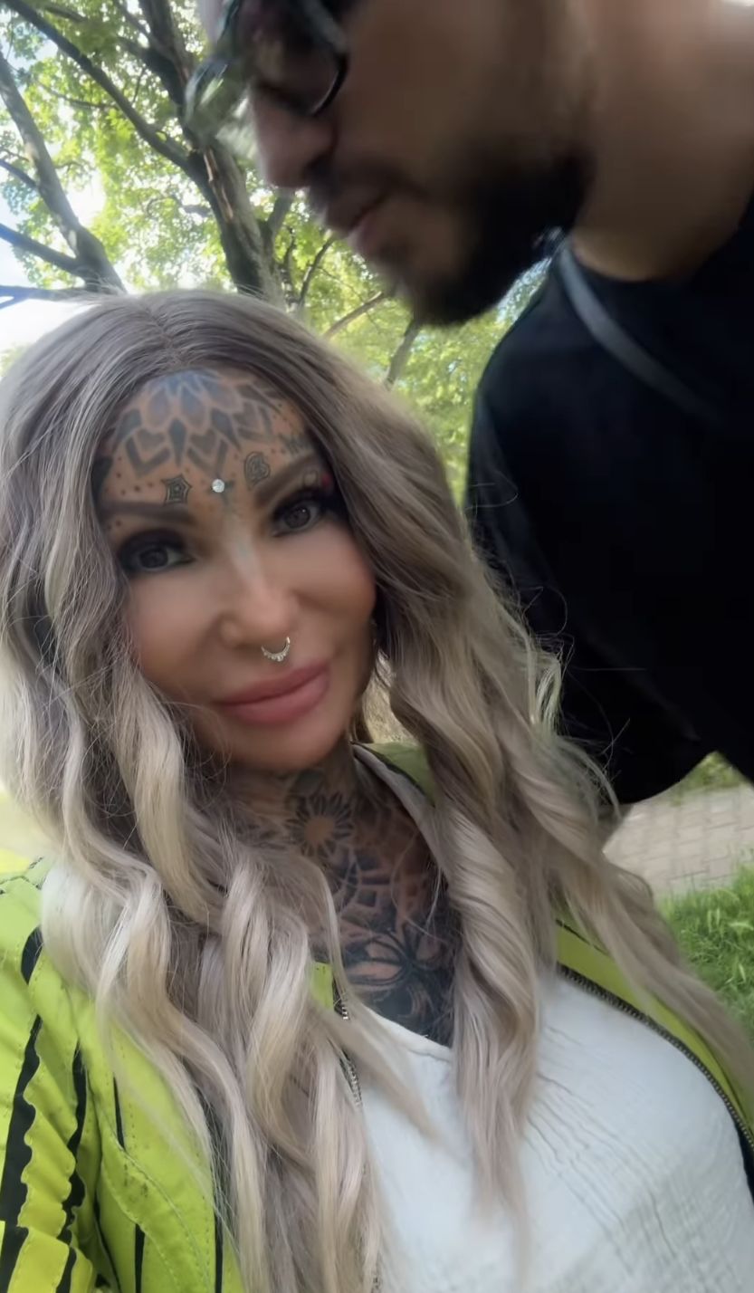 Adrianna z "Królowych Życia" wyprowadza się z kraju
