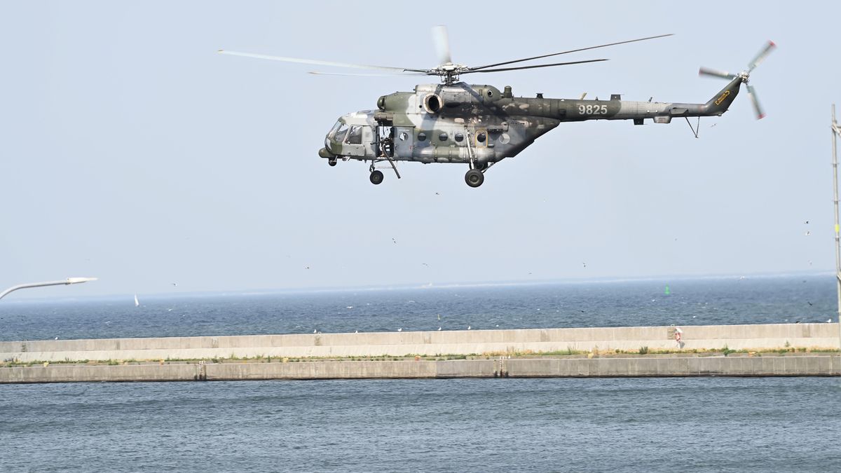 pokaz
Andrzej Jackowski
eskadra, marynarka wojenna, marynarki wojennej, morska, obchody, okr�t, okr�ty, Operacji Specjalnych, parada, pokazy, Powietrzna Jednostka