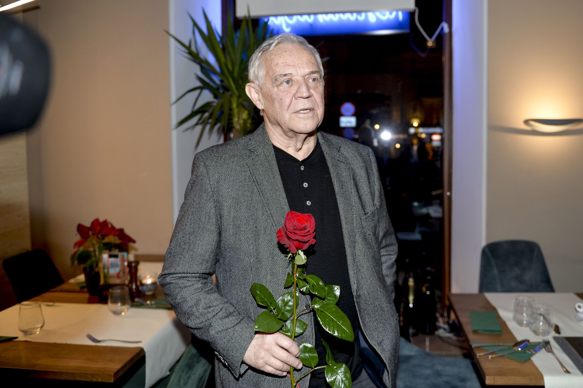 Marek Kondrat zachwyca się nad hiszpańską willą i wspomina o zmęczeniu