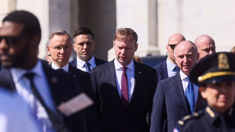 Waszyngton, USA, 12.03.2024. Prezydent RP Andrzej Duda (2L), szef Gabinetu Prezydenta Marcin Mastalerek (C) i sekretarz Stanu w KPRP Wojciech Kolarski po spotkaniu z liderami Republikanów i Demokratów w Kongresie w Waszyngtonie, 12 bm. (ad) PAP/Leszek Szymański