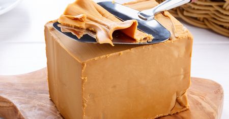 W Norwegii jedzą na śniadanie. Ma smak karmelu i wspiera kości