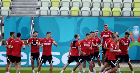 Reprezentacja Polski pod ścianą! Sprawdzamy, co musi się stać, by Polacy wyszli z grupy na Euro 2020