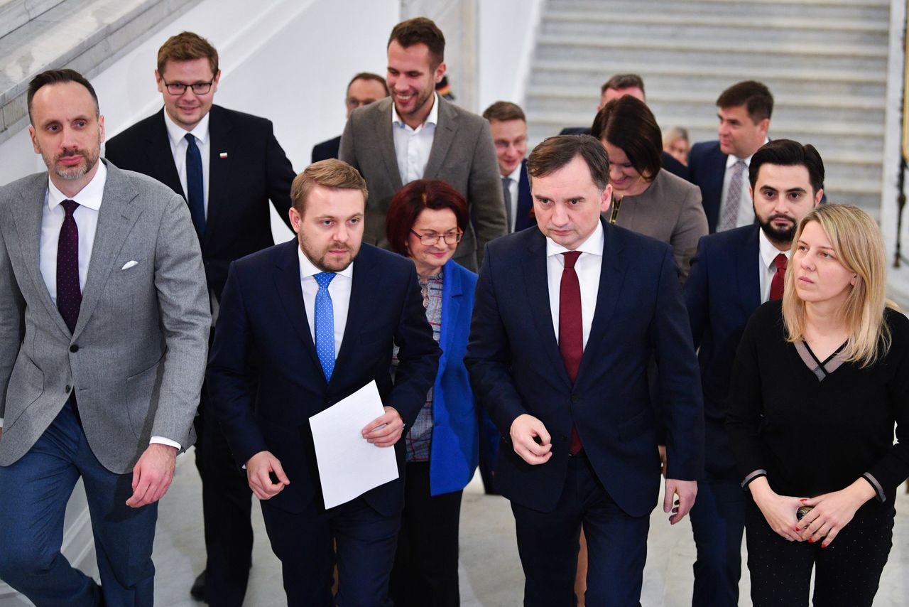 Ozdoba oskarża premiera. "Transfer suwerenności"