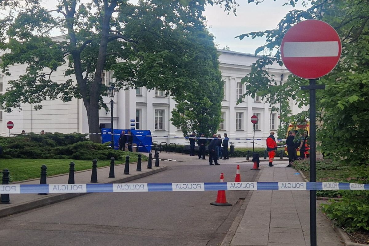 Wtargnął z siekierą na teren Kampusu UW. 22-latek w rękach policji