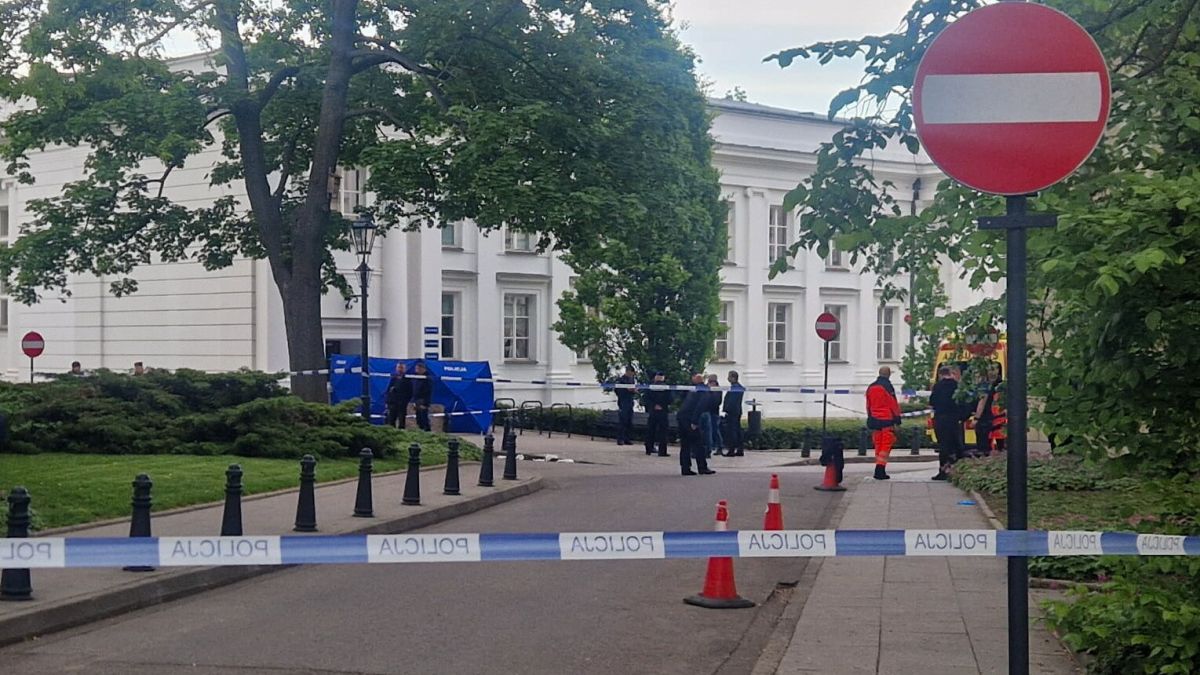 Atak siekierą na terenie kampusu UW